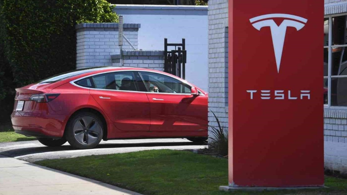 سابقة خطيرة في سيارات تسلا.. يمكن