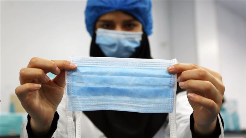 “الأوبئة” توصي بإلغاء إلزامية الكمامة