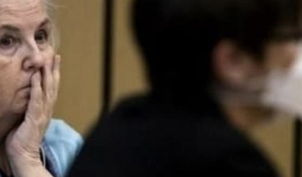 روائية أمريكية صاحبة كتاب كيف تقتلين