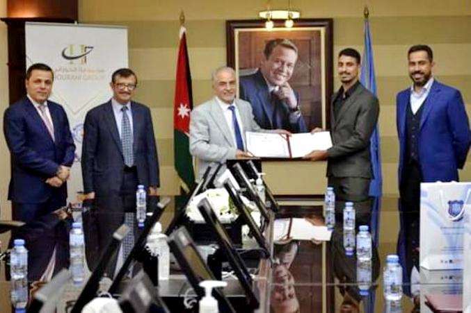 جامعة عمان الأهلية تكرم الطلبة الفائزين