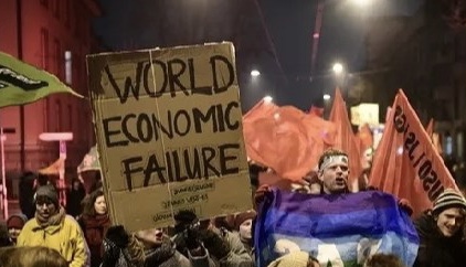 اشتباكات بين محتجين والشرطة قبل انطلاق