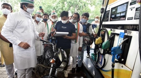 الهند تخفض الضرائب على الوقود لمحاربة