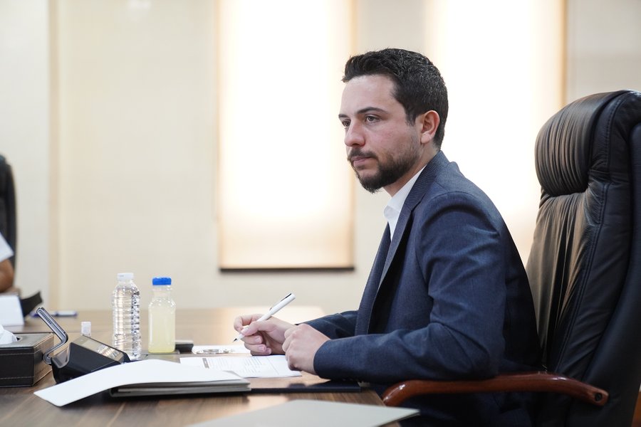 ولي العهد يترأس اجتماعا دوريا في