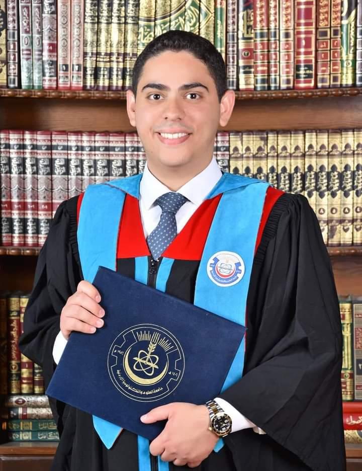 حسن عاطف عضيبات.. مبارك التخرج بتقدير