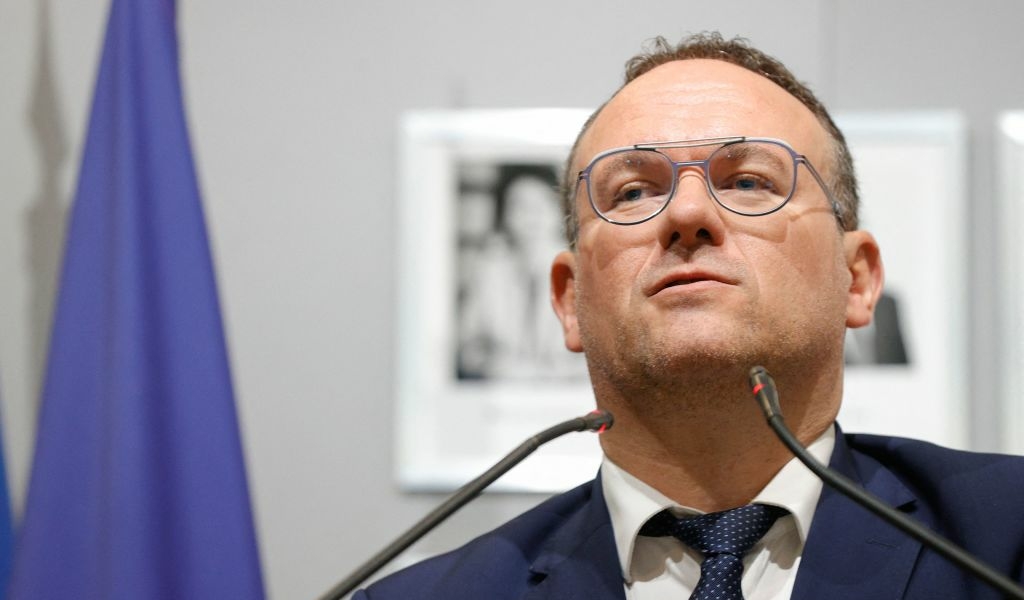 وزير في الحكومة الجديدة لماكرون يواجه