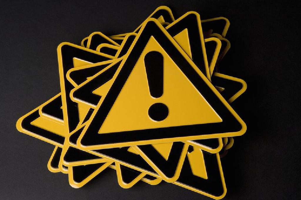 يهرب مع لاجئة أوكرانية استضافها مع