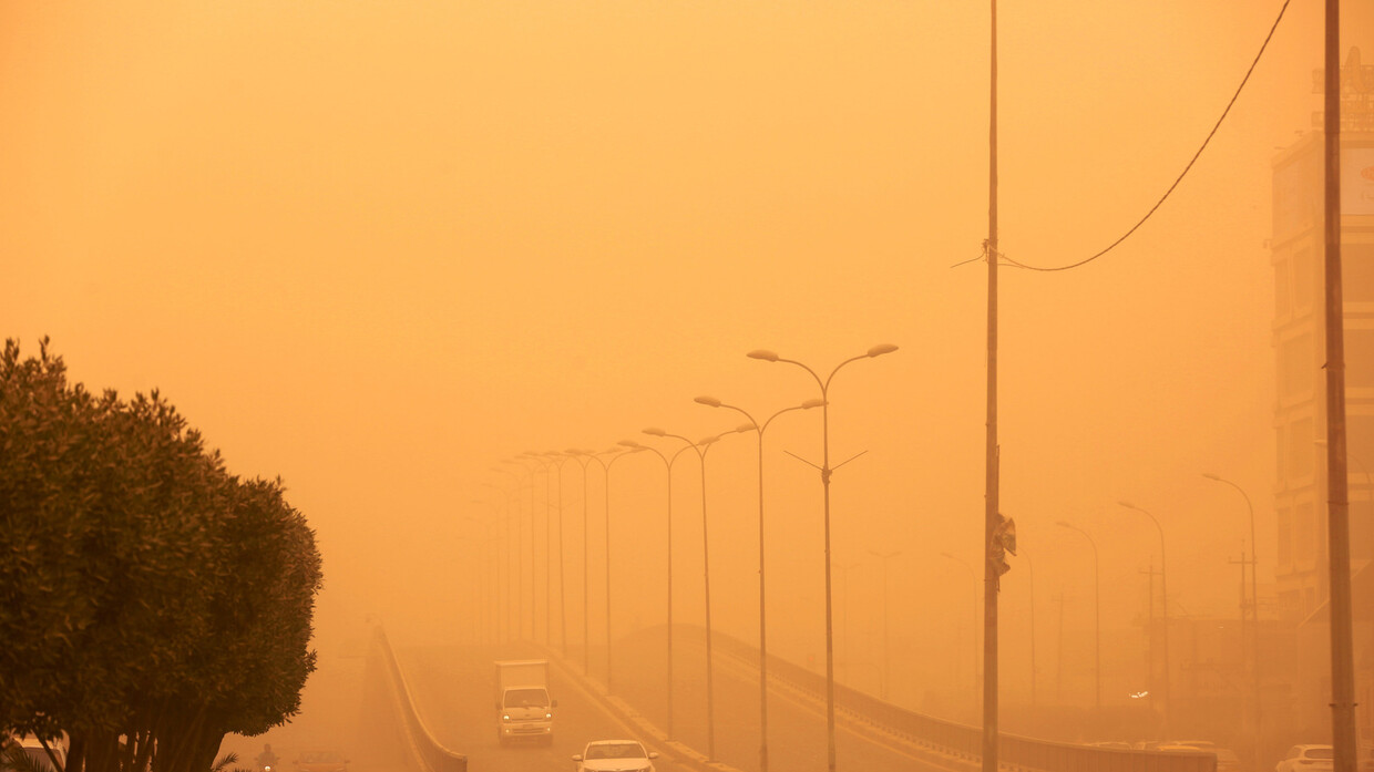 عاصفة ترابية تضرب عددا من الدول