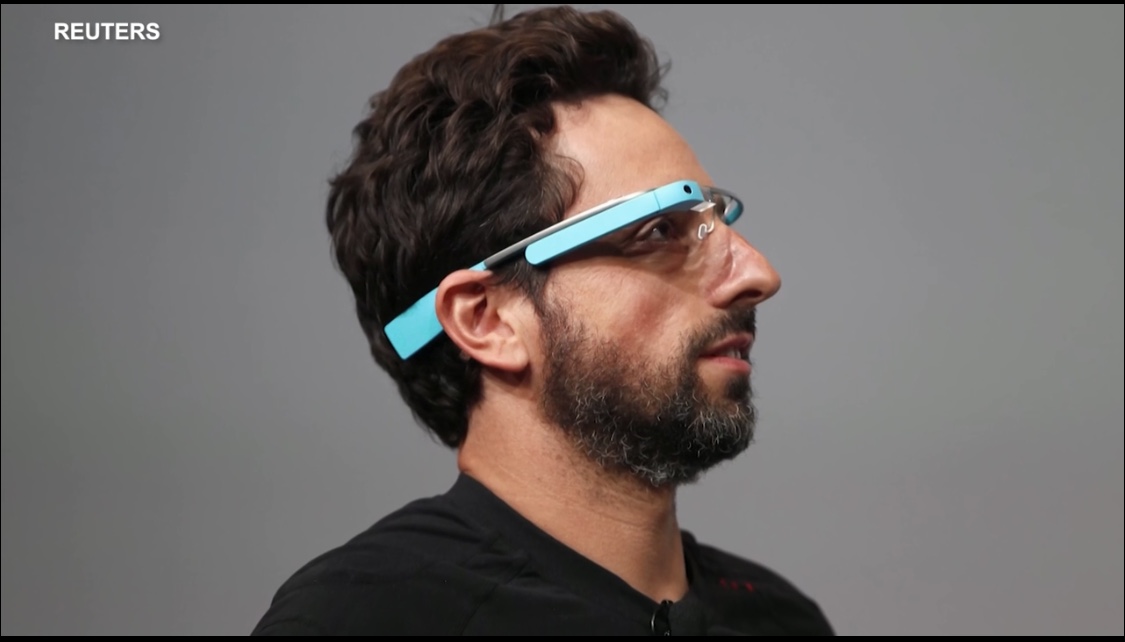 غوغل تطور نظارة للترجمة الفورية باستخدام