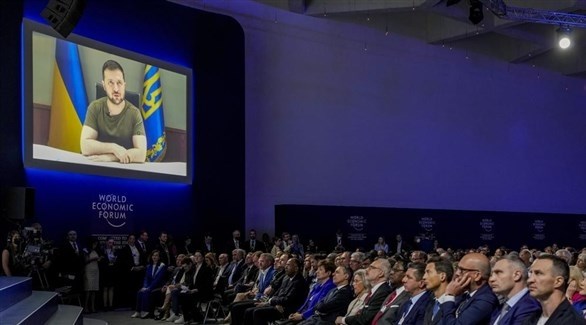 زيلينسكي يطالب منتدى دافوس بتشديد العقوبات