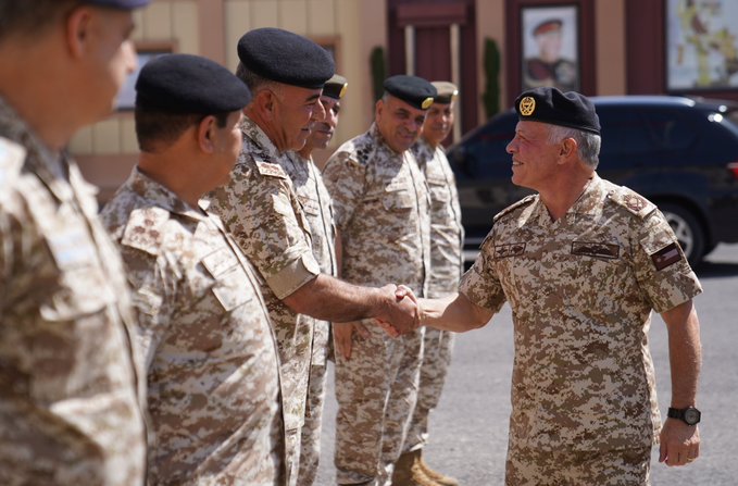 الملك يزور القيادة العامة للقوات المسلحة