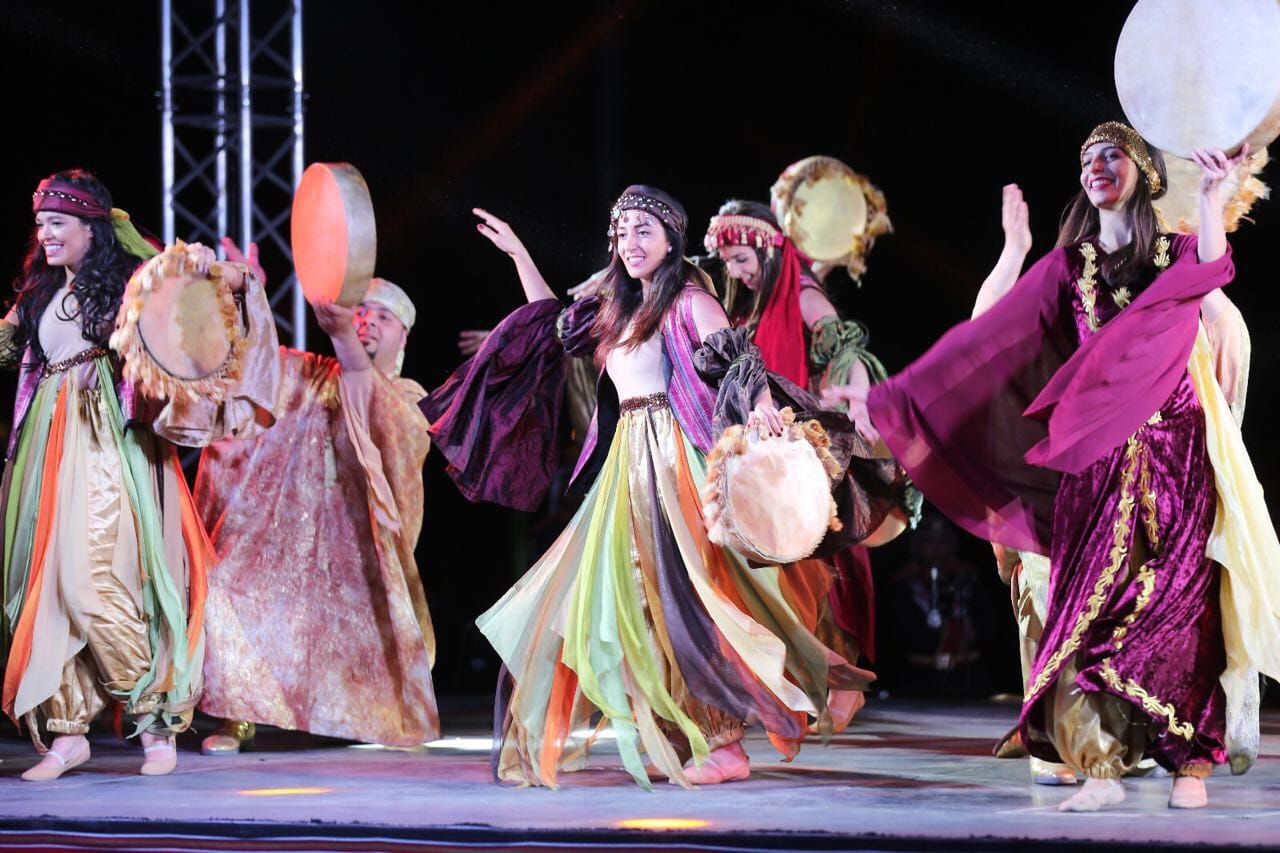 فرقة هيل تضيء المدرج الروماني في