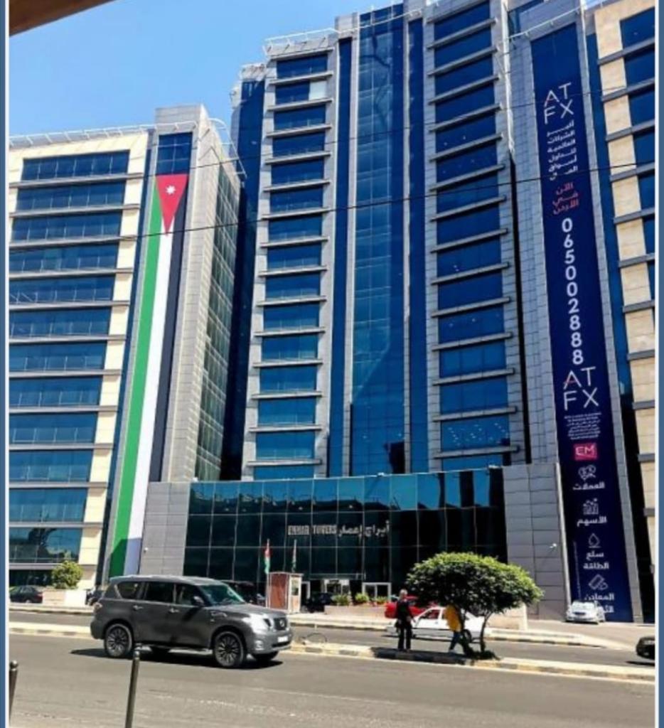 توشح مبنى أبراج اعمار بأطول علم