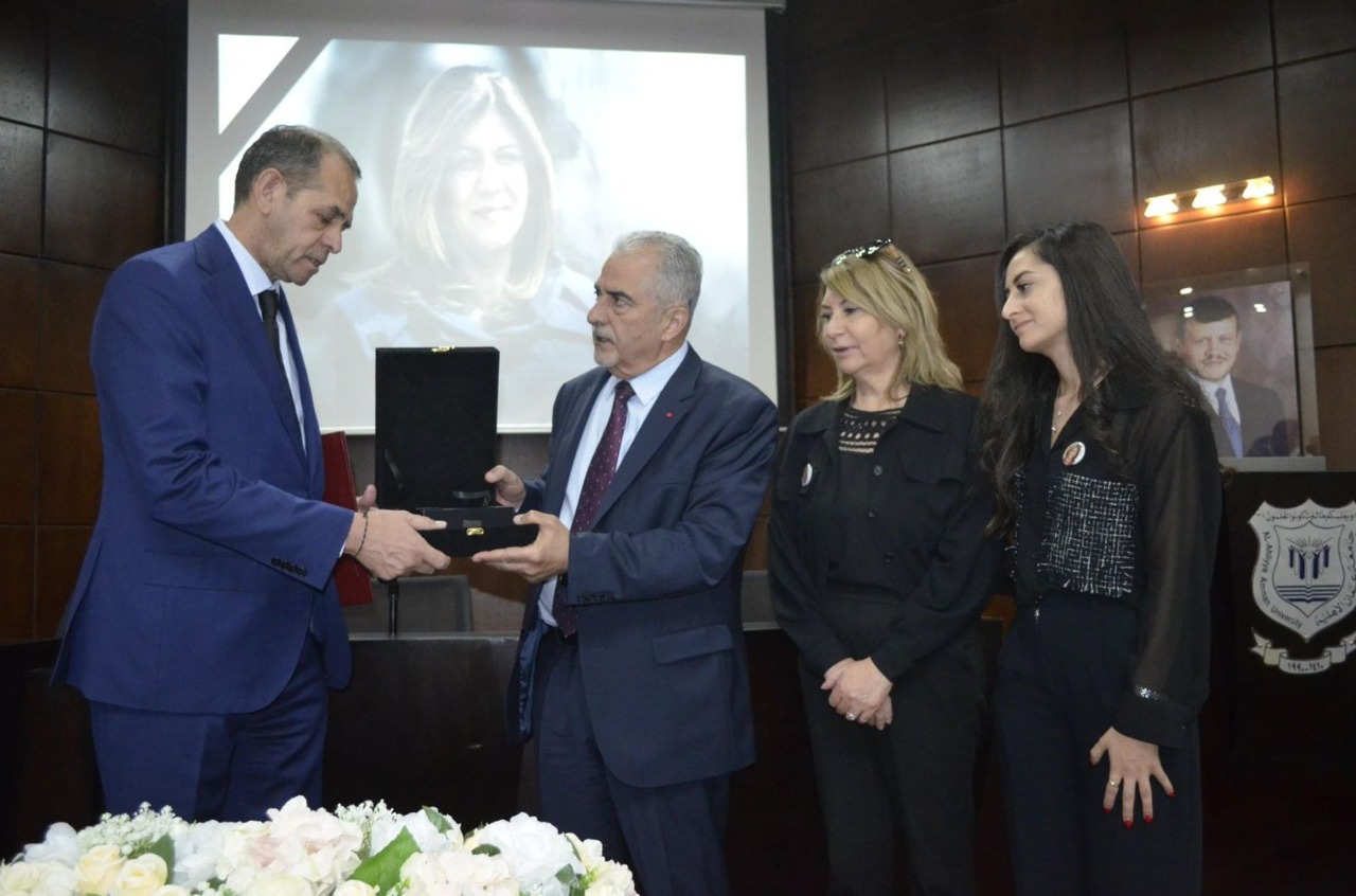 جامعة عمان الأهلية تكرم ذوي الشهيدة