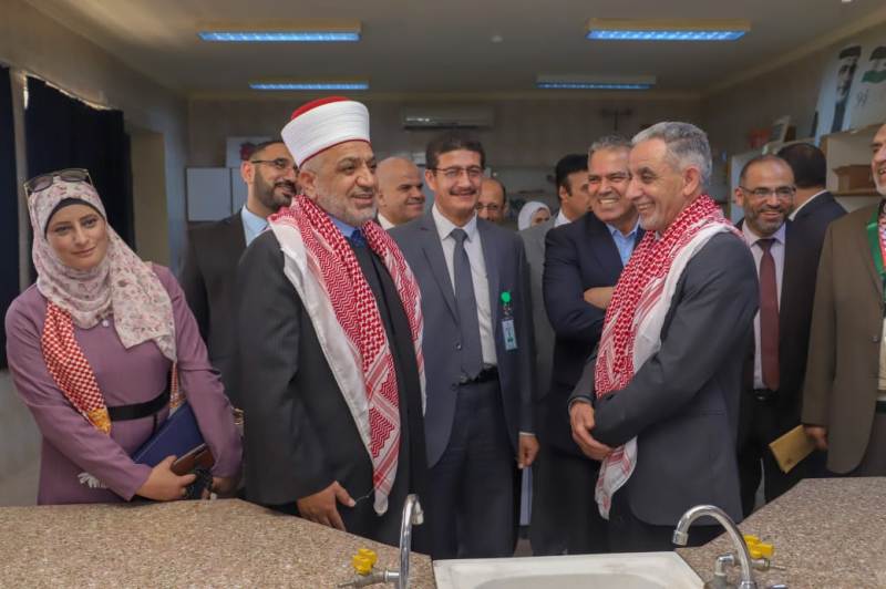 وزير الاوقاف يرعى احتفال مستشفى المقاصد