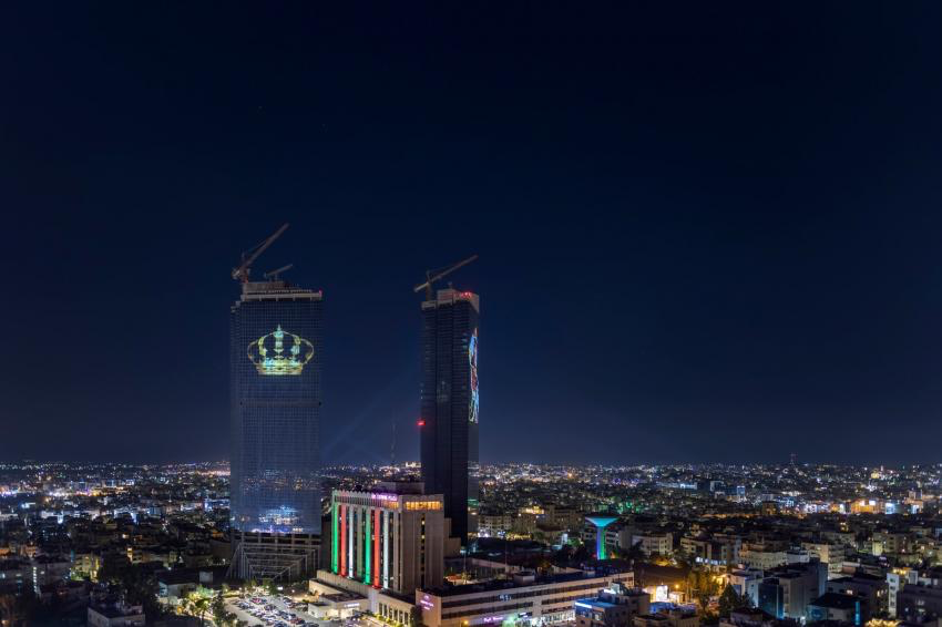 اضاءة أبراج السادس بمناسبة الاستقلال -