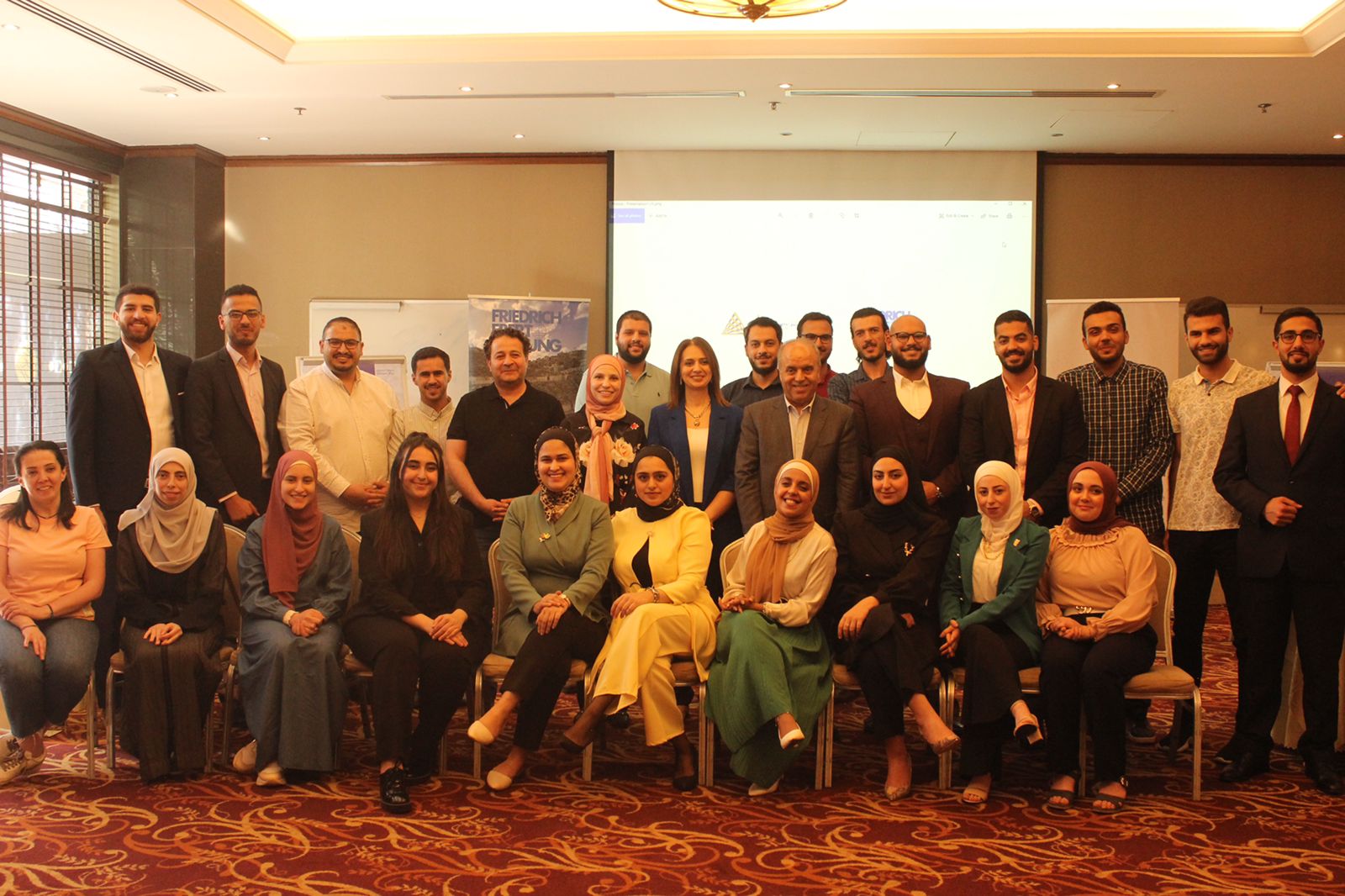 معهد السياسة والمجتمع يختتم برنامجا متقدما