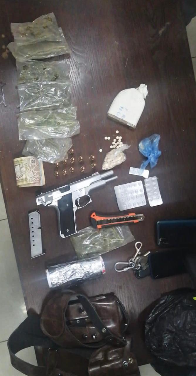 القبض على مطلوب خطر ومسلح بعد