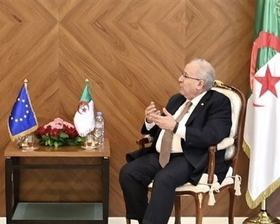 وزير خارجية الجزائر يبحث مع الاتحاد