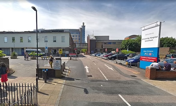 يحتفظان برفات طفلهما المتوفى في الثلاجة..