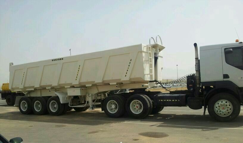 14 عاما ويقود مركبة شحن تريلا