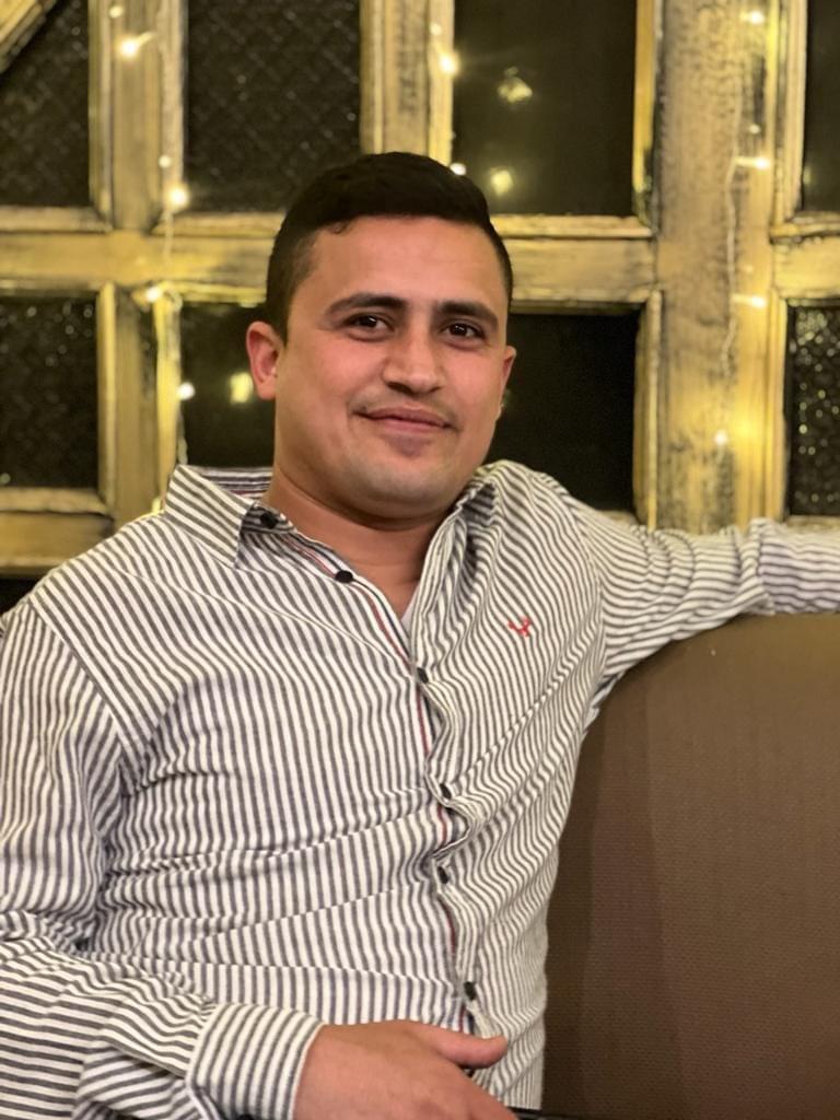 سعودي يفقد حقيبته وامواله في شارع