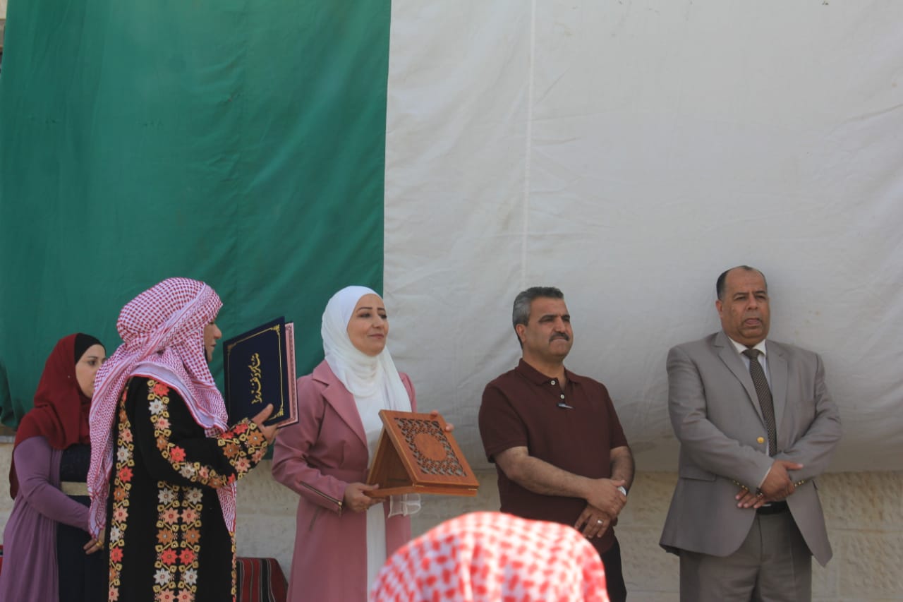 مدير تربية لواء القصر يرعى احتفالا