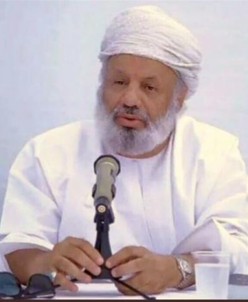 الشاعر العماني السيابي يوجه تحية إلى