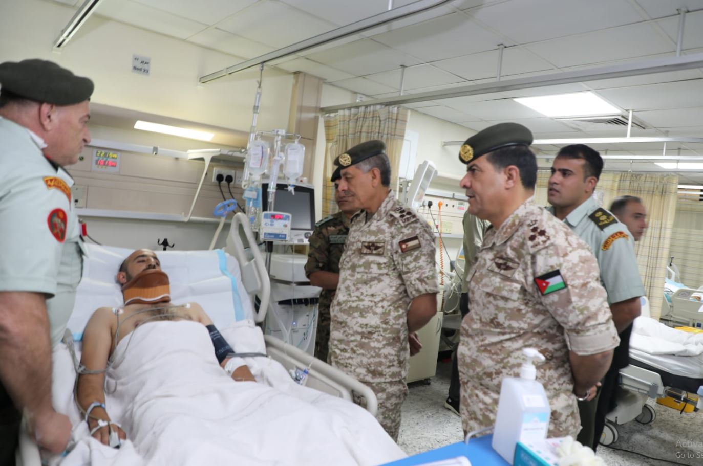 المساعد للعمليات والتدريب يزور مصابي واجب