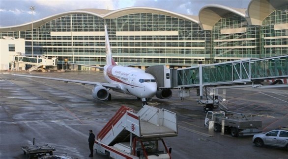 اكتشاف جثتي شابين داخل طائرة في