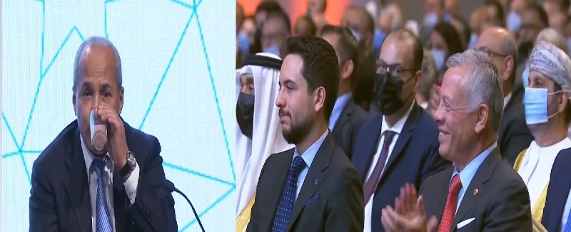 الملك عبدالله الثاني يضحك.. وزياد المناصير