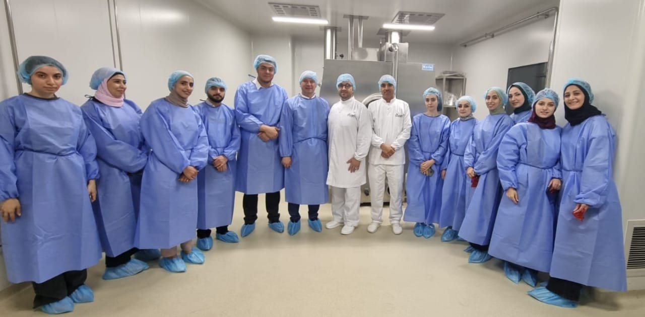 وفد من طلبة الدراسات العليا بجامعة