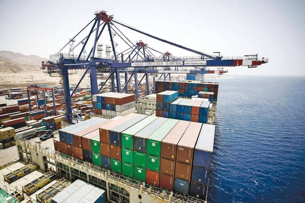 “ميناء الحاويات”: إضافة 15 آلية رفع