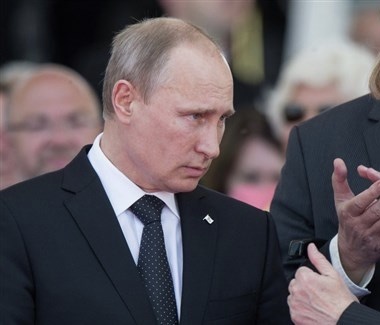 ميركل تريد تأديب بوتين عسكريا