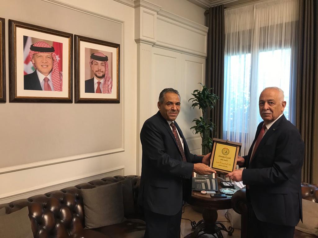 العيسوي يلتقي نقيب الجيولوجيين