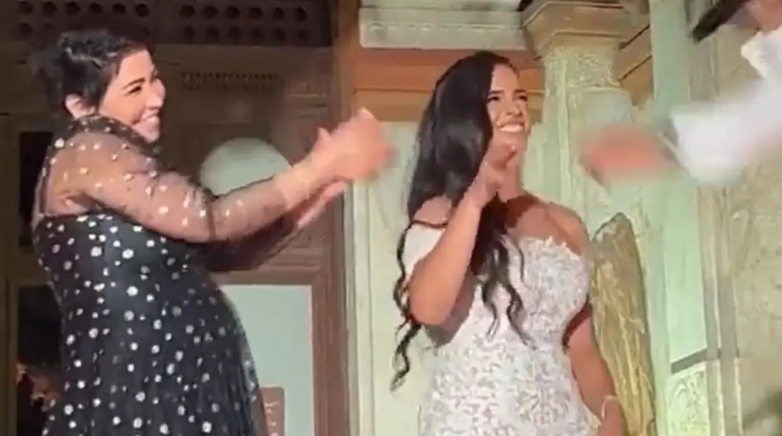 شيرين تكشف سبب انتفاخ بطنها: بحس