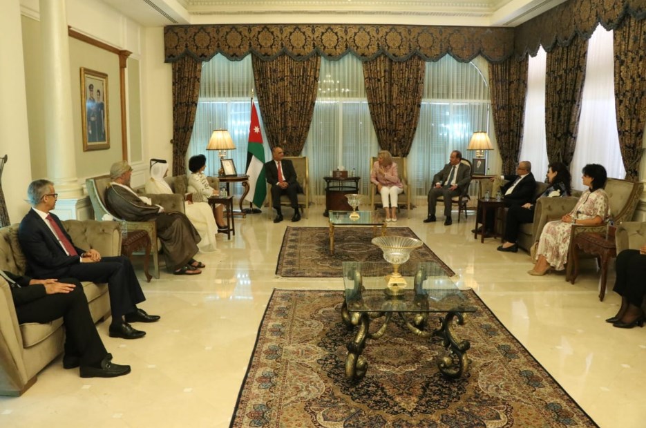 الخصاونة يستقبل رؤساء الوفود العربية المشاركة