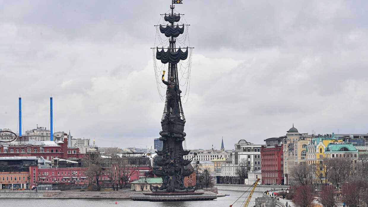 ماذا يعني اشارة القيصر بالانبراطور؟