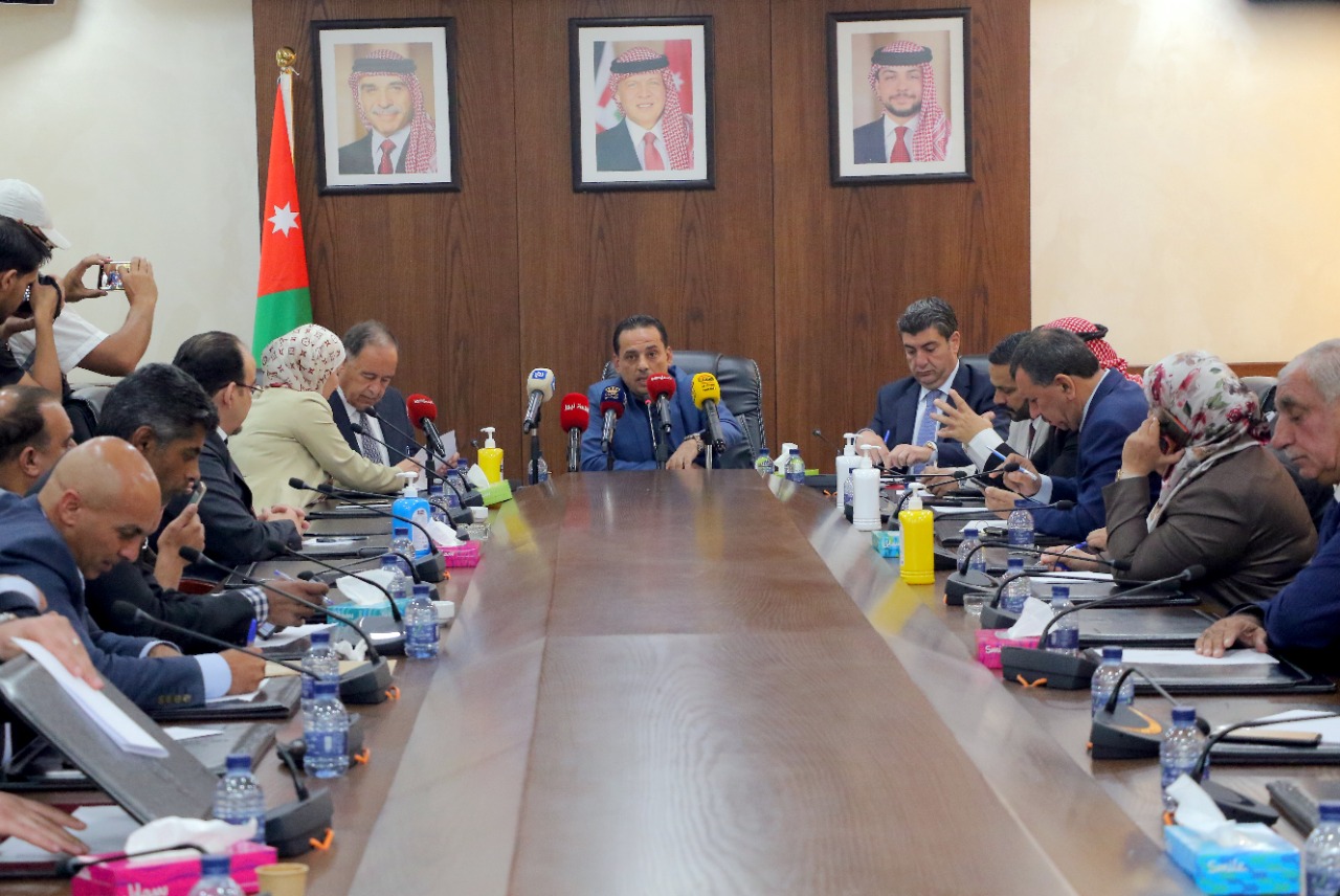 “زراعة النواب” تدعو للإسراع بإنجاز “الناقل