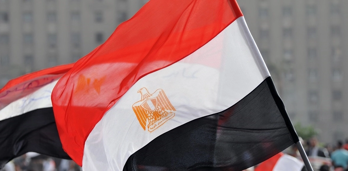 “بعد أن طردتها تركيا .. مكملين”