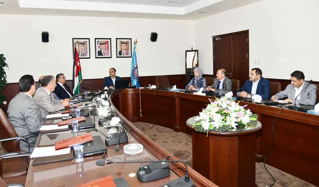 بحث التعاون الأكاديمي بين جامعة العلوم