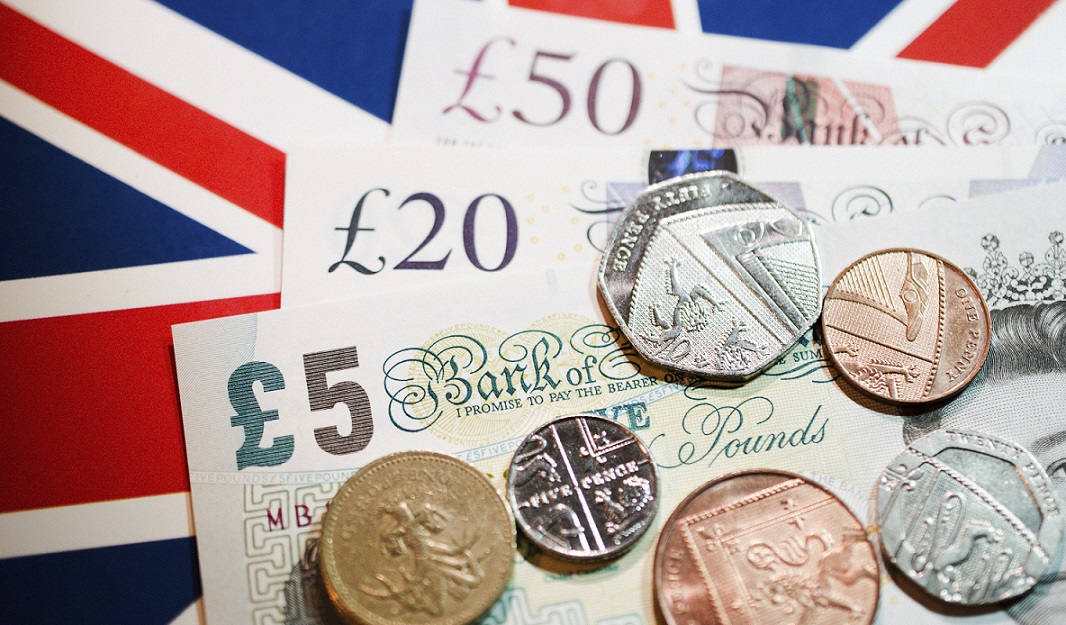 ثوب الاقتصاد البريطاني ينكمش