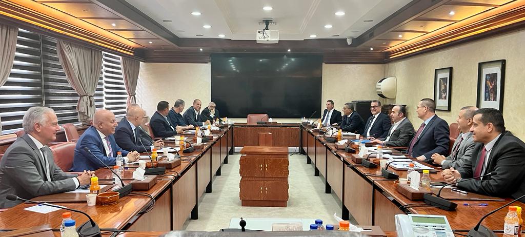 تجارة عمان: البنك المركزي صمام آمن