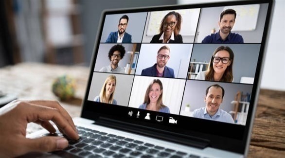 لا تنظر إلى صورتك أثناء اجتماعات