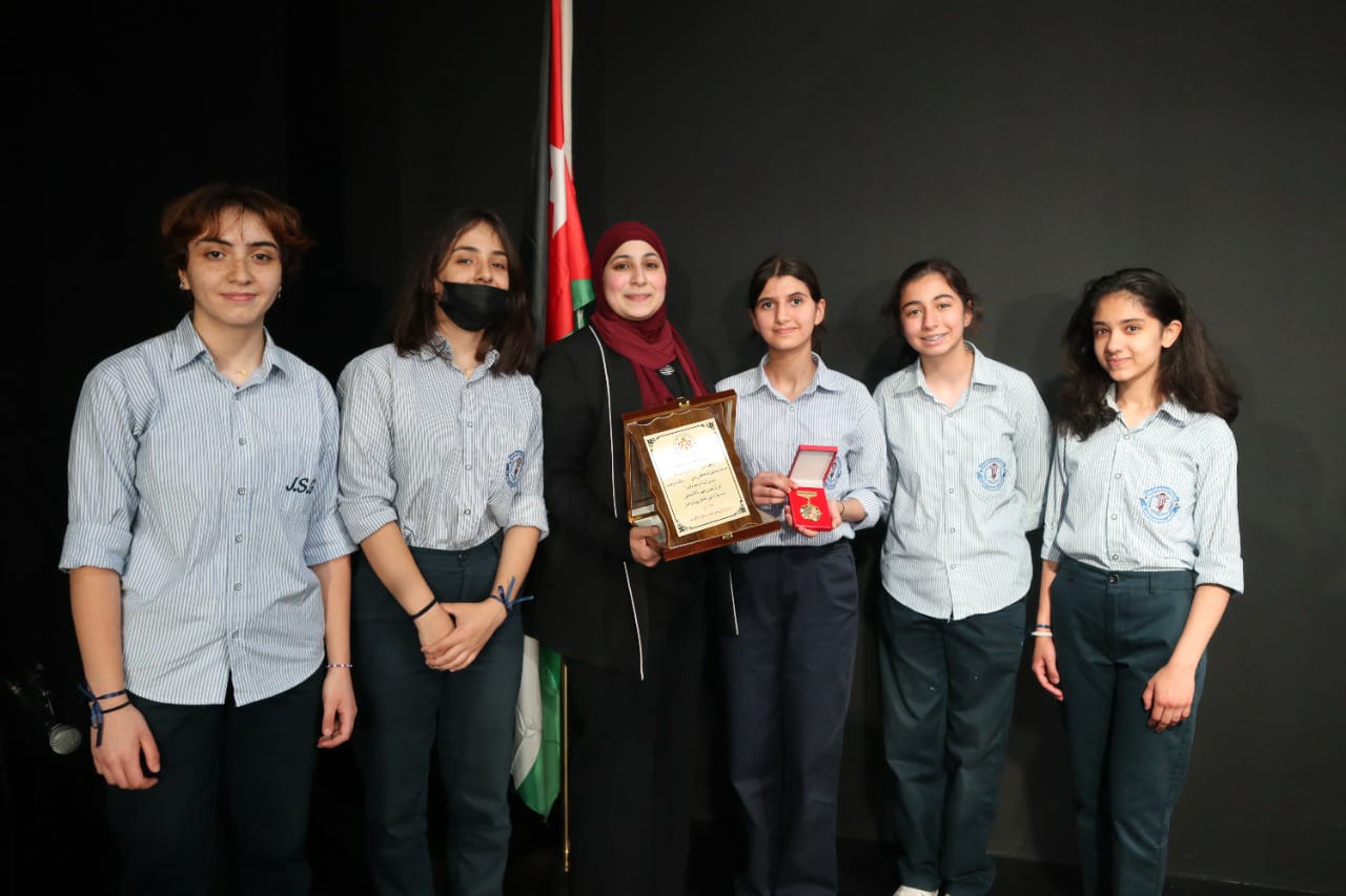 مدارس الجامعة الأولى تستضيف حفل تكريم