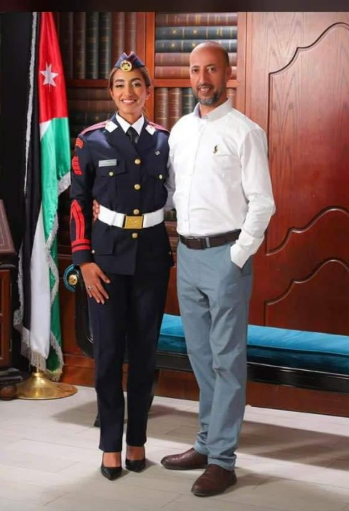 المقدم قاسم العبادي يهنئ الملازم روعة