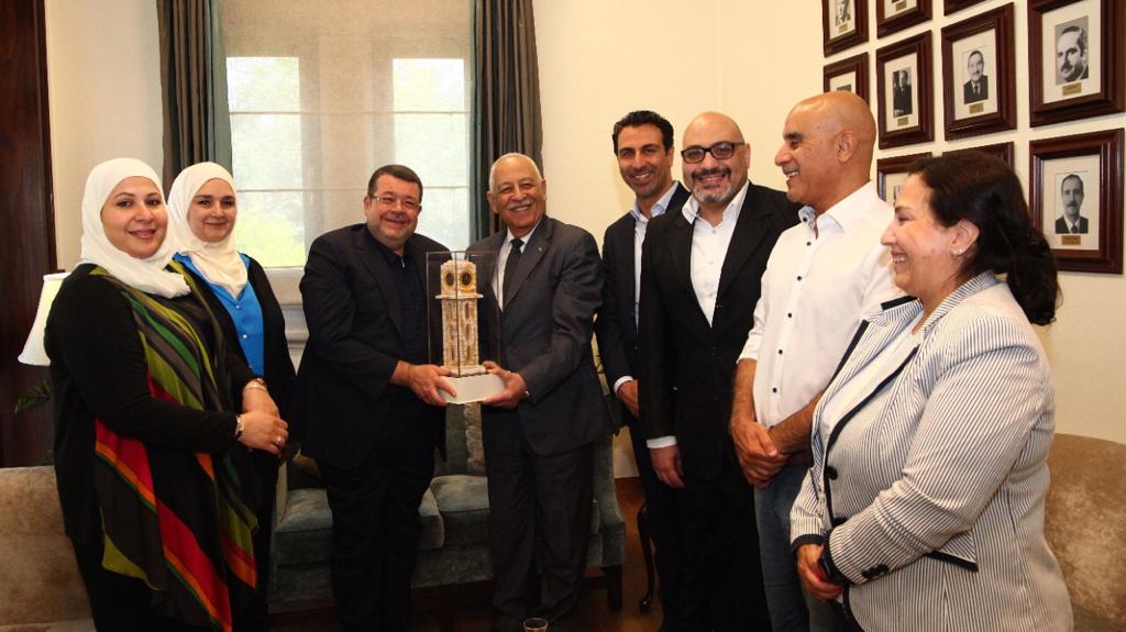 العيسوي يلتقي حتاحت ونادي خريجي الكلية