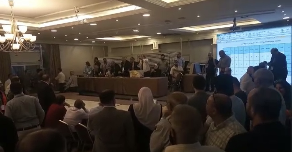 توتر مع بدء فرز صناديق الاقتراع