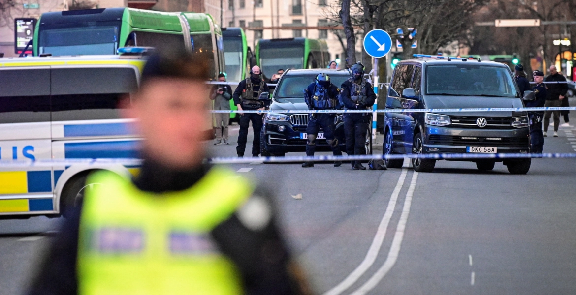 ضربه بمطفأة حريق 99 مرة خلال