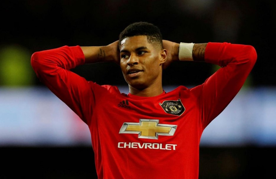 نجم مانشستر يونايتد يقاضي طالبا مصريا