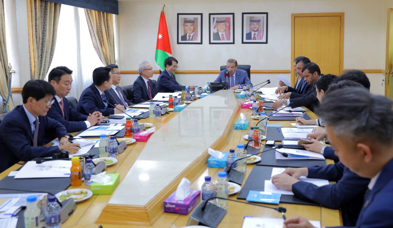 الدغمي يلتقي وفد برلماني كوري